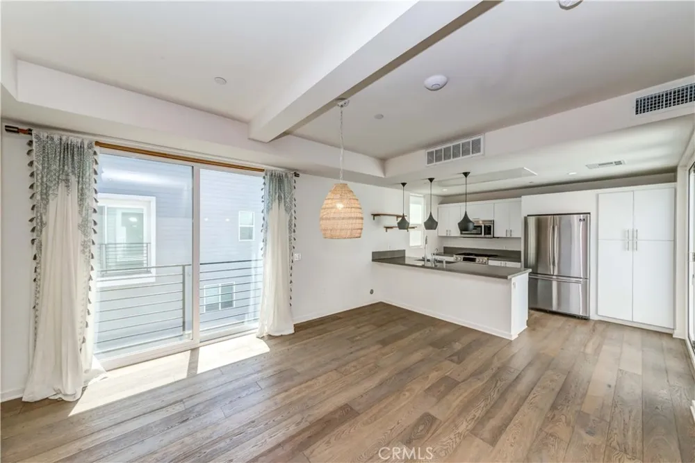 1937 Griffith Park Boulevard Silver Lake, CA 90039