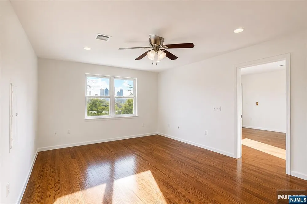 135 38th 404 Union City, NJ 07087
