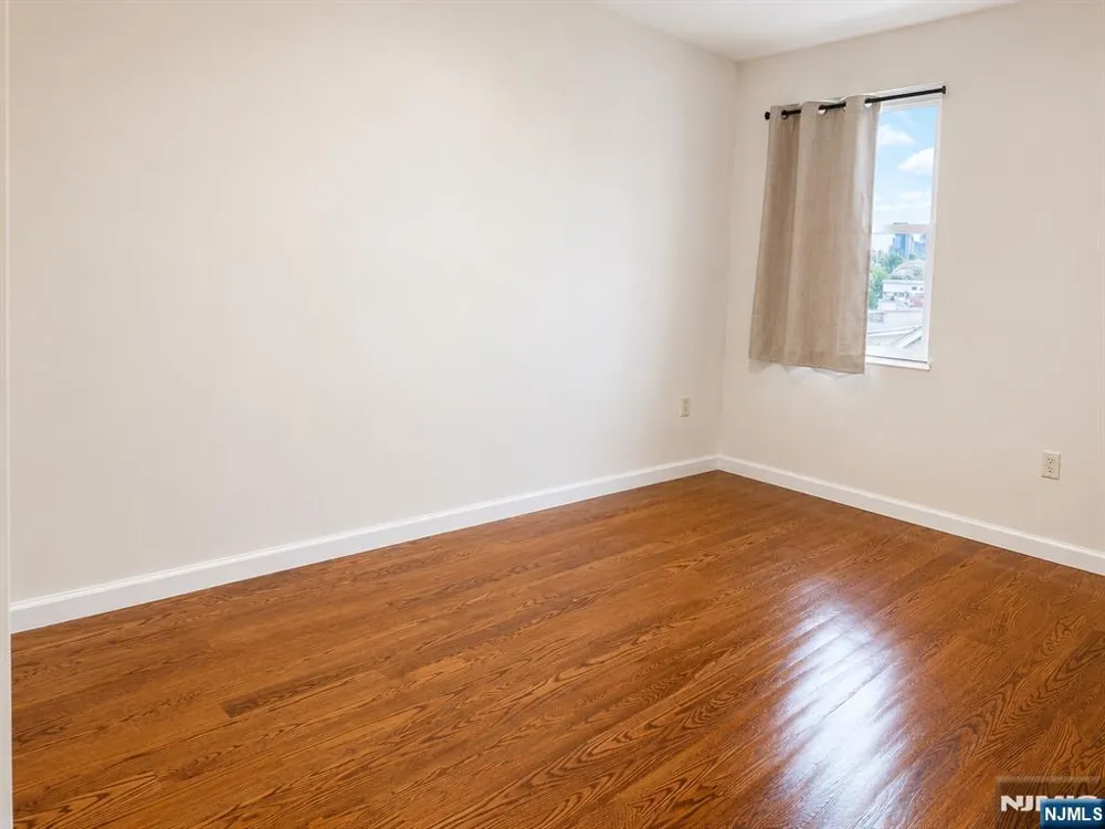 135 38th 404 Union City, NJ 07087