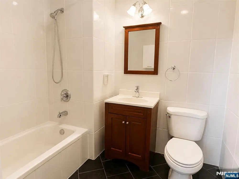 135 38th 404 Union City, NJ 07087