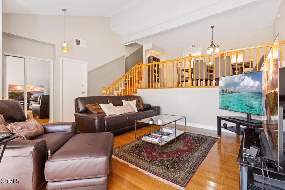 18409 Collins Street #F Los Angeles, CA 91356