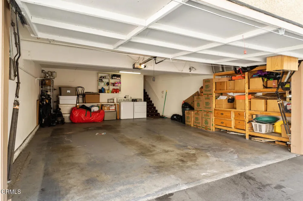18409 Collins Street #F Los Angeles, CA 91356