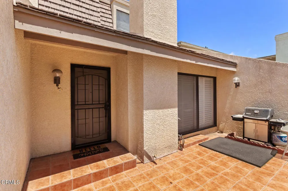 18409 Collins Street #F Los Angeles, CA 91356