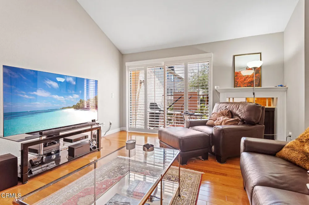18409 Collins Street #F Los Angeles, CA 91356