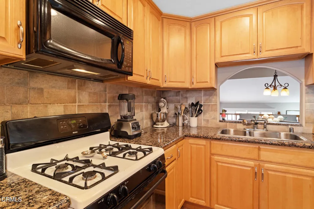 18409 Collins Street #F Los Angeles, CA 91356