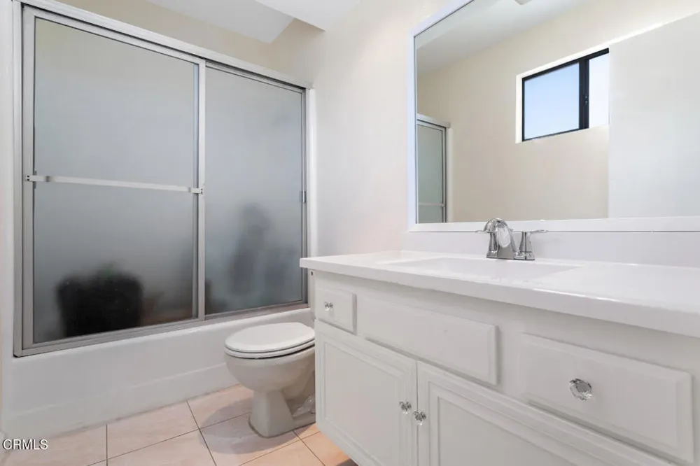 18409 Collins Street #F Los Angeles, CA 91356
