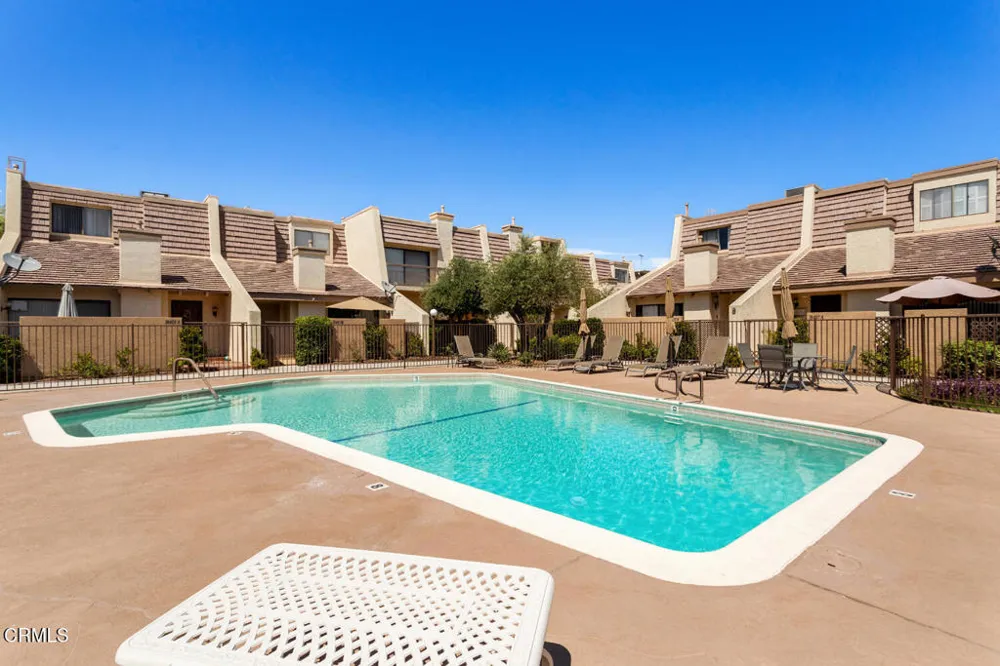 18409 Collins Street #F Los Angeles, CA 91356