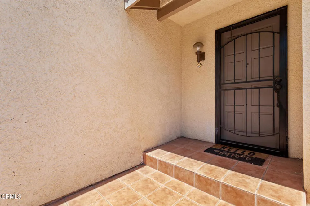 18409 Collins Street #F Los Angeles, CA 91356