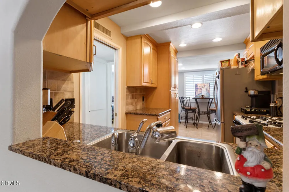 18409 Collins Street #F Los Angeles, CA 91356