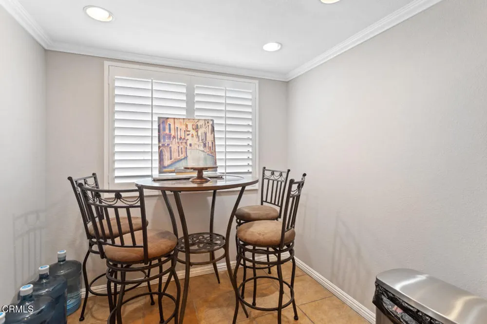 18409 Collins Street #F Los Angeles, CA 91356