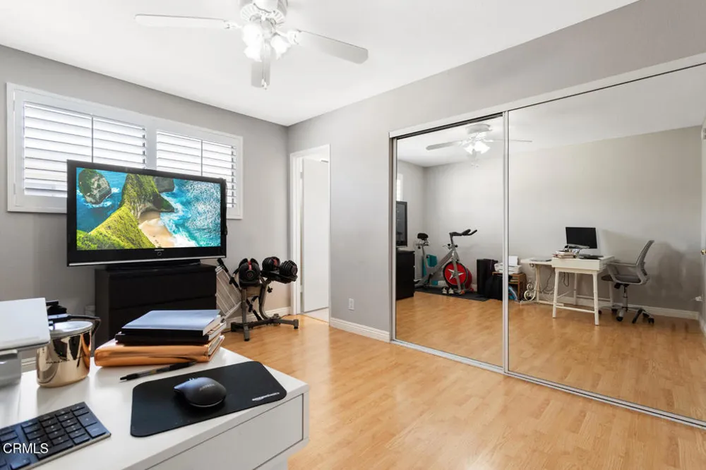 18409 Collins Street #F Los Angeles, CA 91356