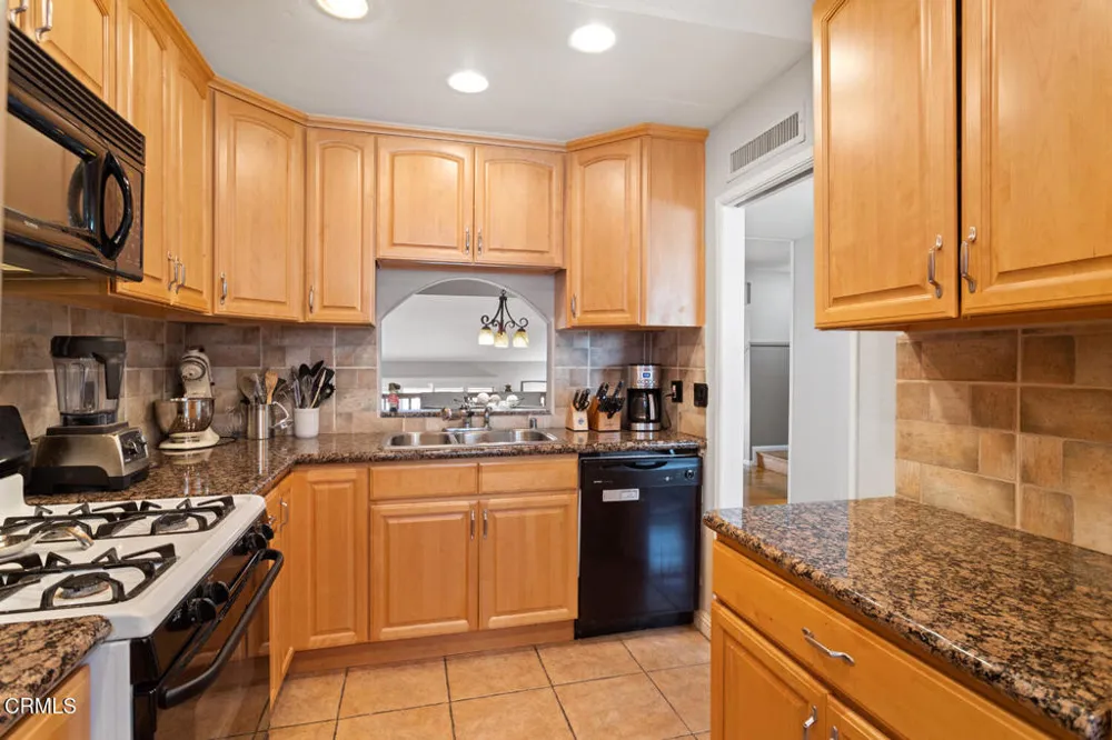 18409 Collins Street #F Los Angeles, CA 91356