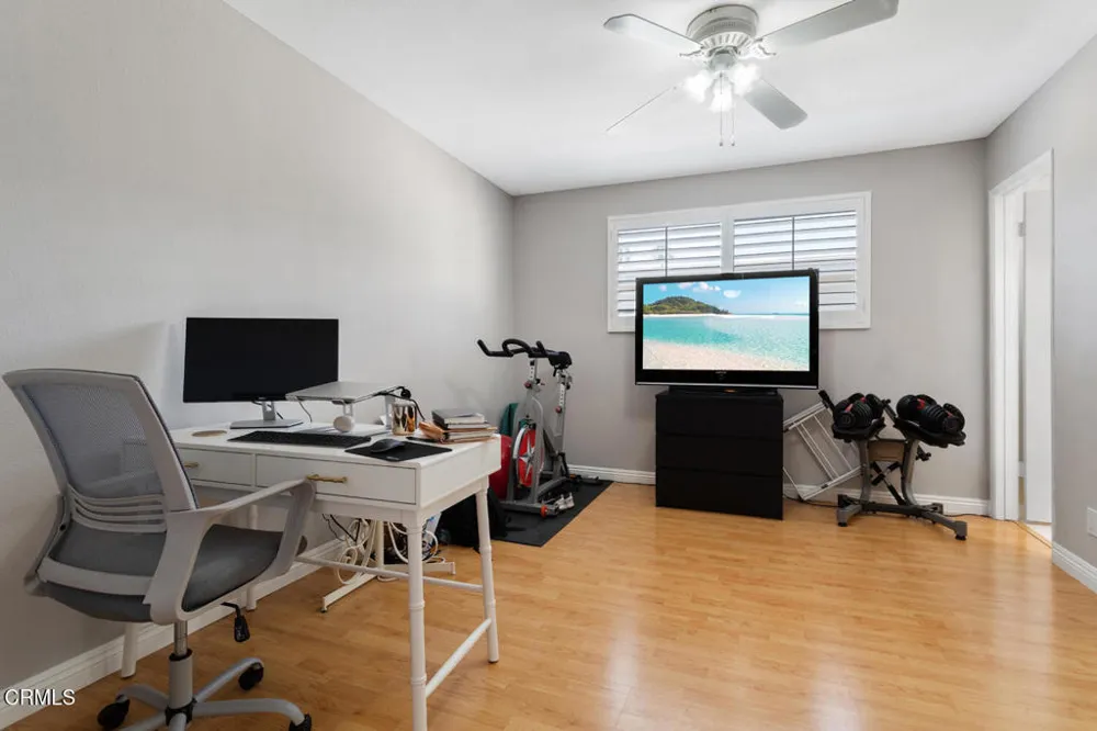 18409 Collins Street #F Los Angeles, CA 91356