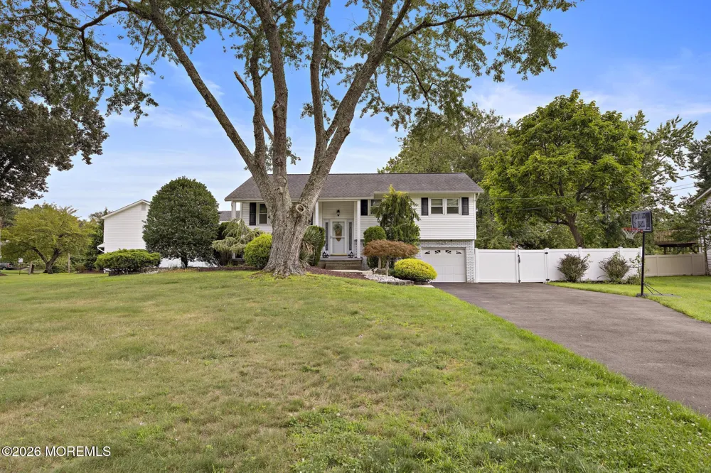 35 Chesapeake Road Manalapan, NJ 07726