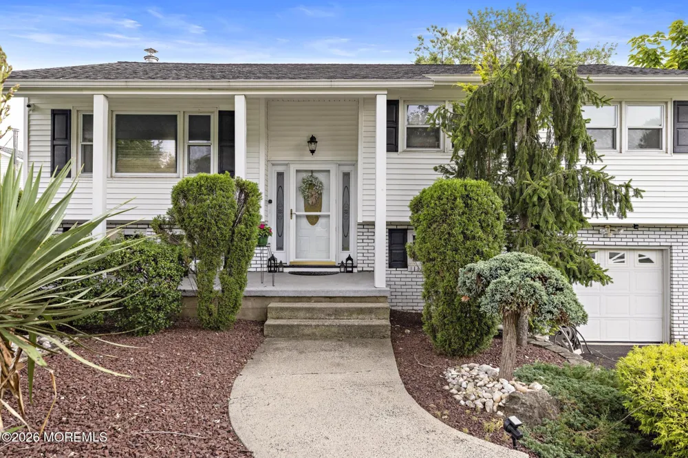 35 Chesapeake Road Manalapan, NJ 07726