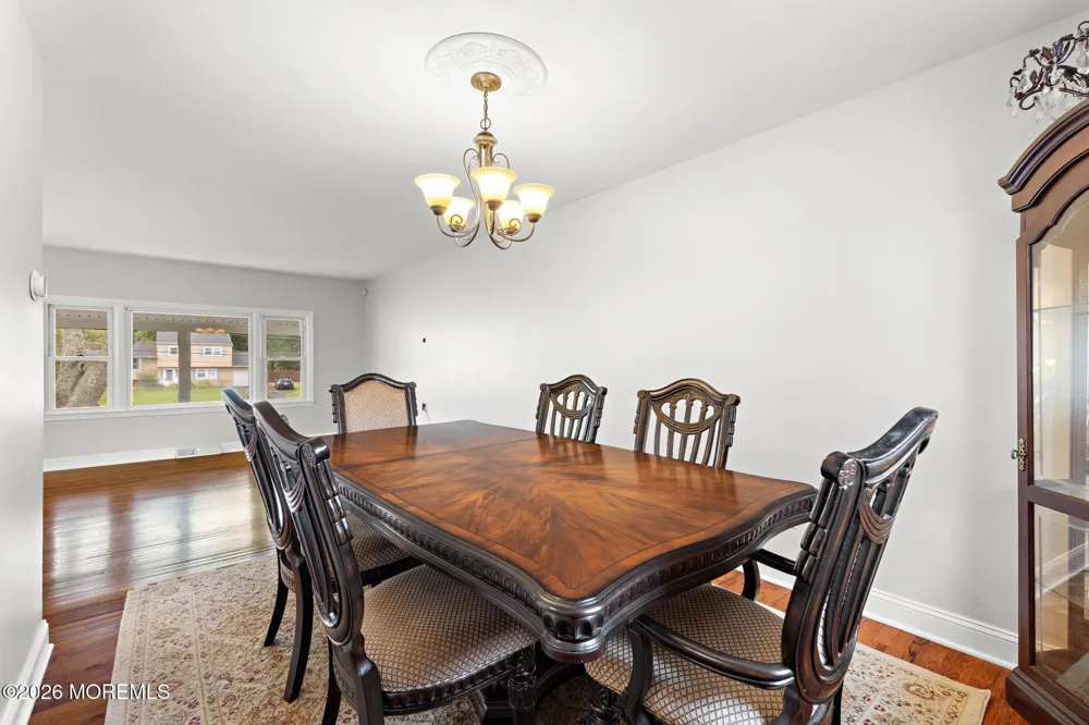 35 Chesapeake Road Manalapan, NJ 07726