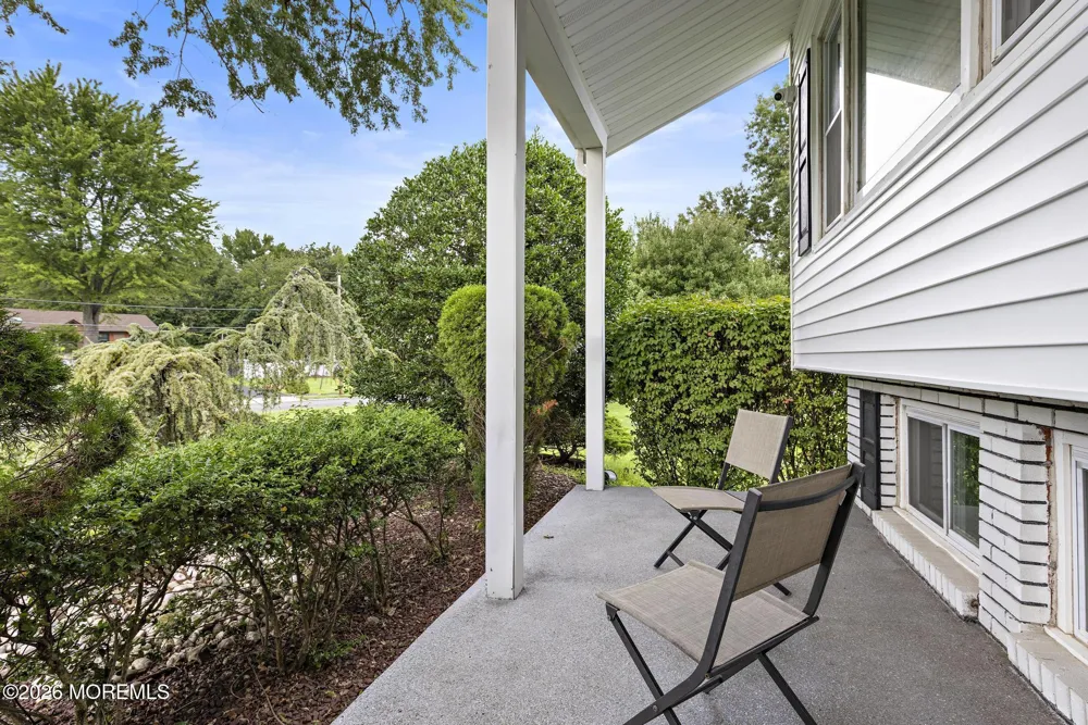 35 Chesapeake Road Manalapan, NJ 07726