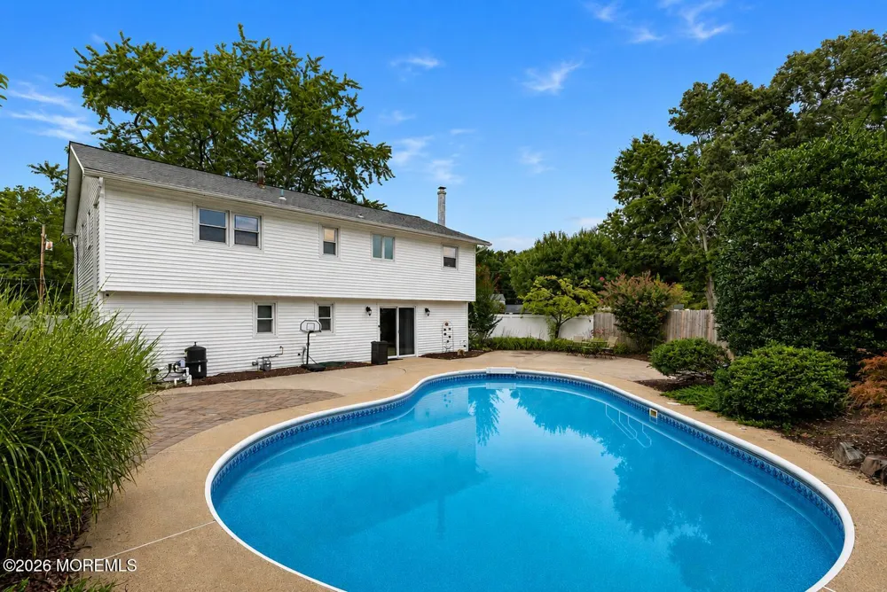 35 Chesapeake Road Manalapan, NJ 07726