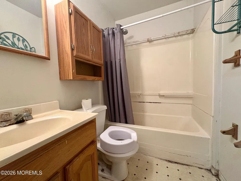 11 Brookwood Parkway Jackson, NJ 08527