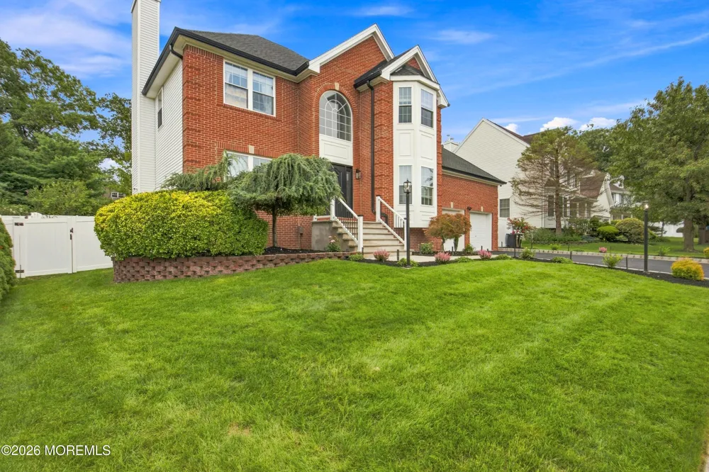 39 Violet Circle Howell, NJ 07731