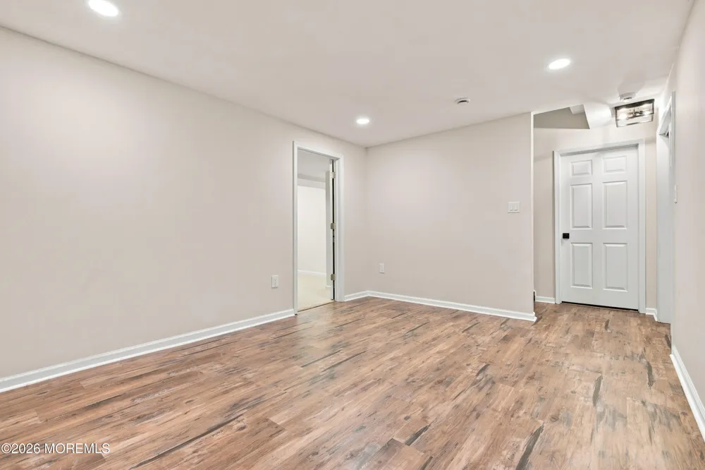 39 Violet Circle Howell, NJ 07731
