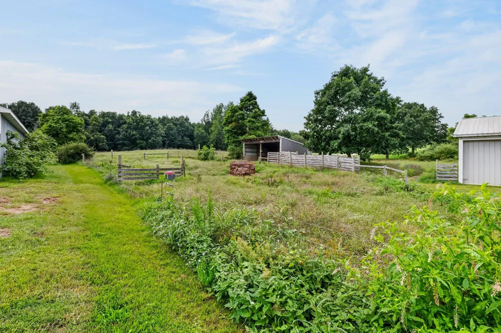 5891 Wood School Road Freeport, MI 49325