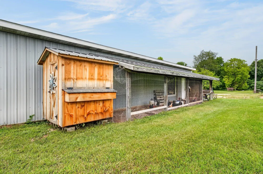 5891 Wood School Road Freeport, MI 49325