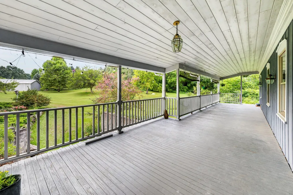 5891 Wood School Road Freeport, MI 49325