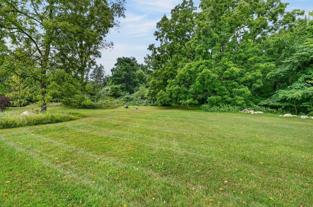 5891 Wood School Road Freeport, MI 49325