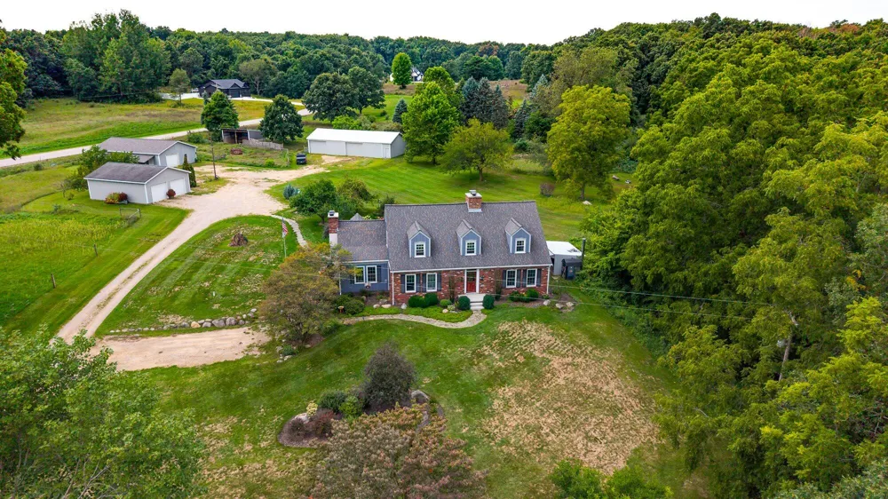 5891 Wood School Road Freeport, MI 49325
