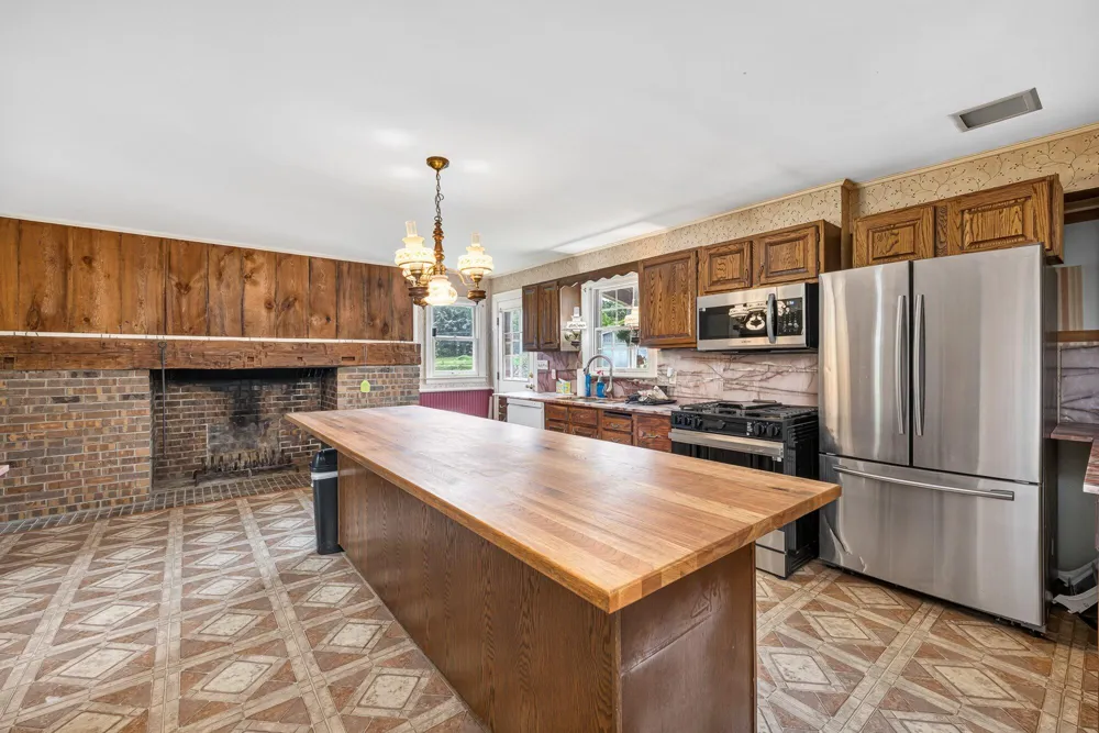 5891 Wood School Road Freeport, MI 49325