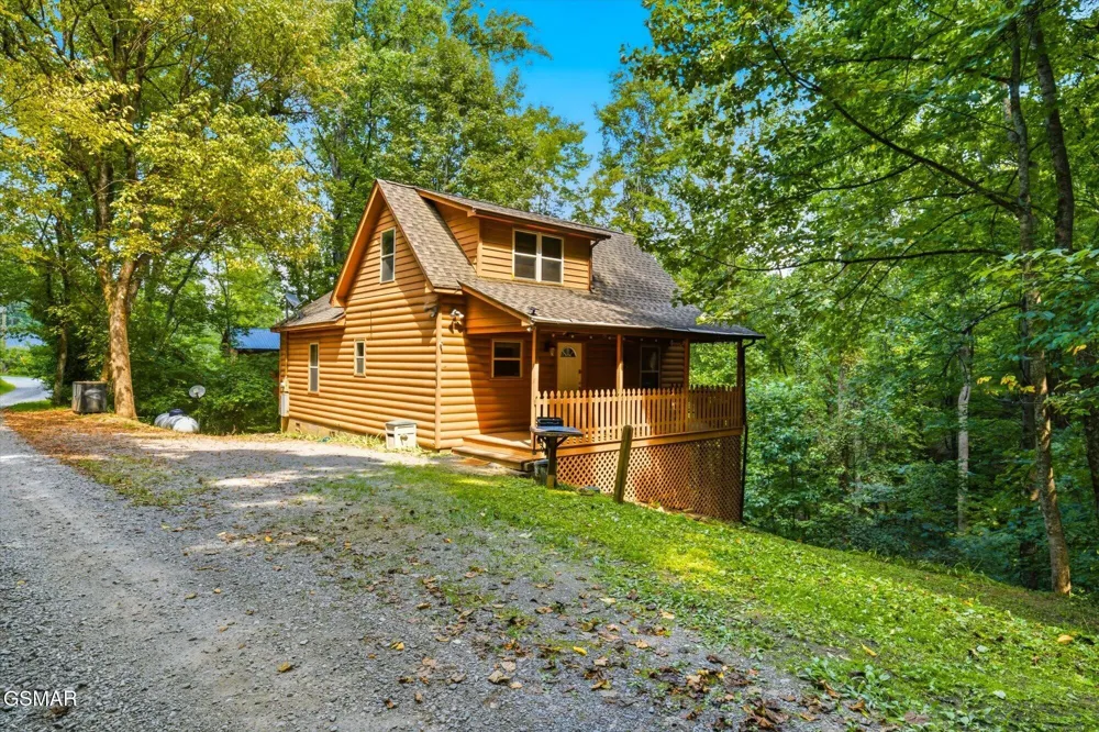 3163 Sourwood Way Sevierville, TN 37862