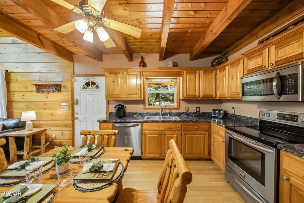 3163 Sourwood Way Sevierville, TN 37862