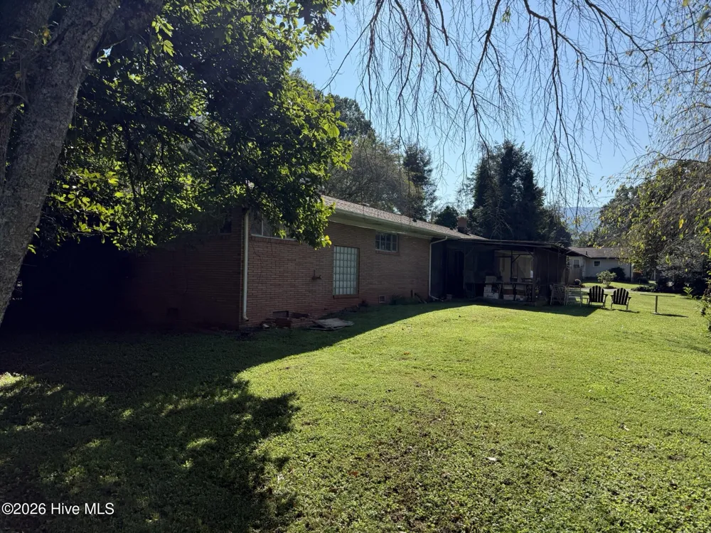 16 Hemlock Way Andrews, NC 28901