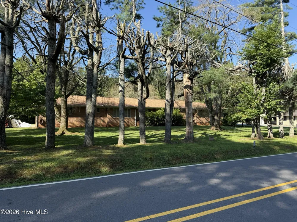 16 Hemlock Way Andrews, NC 28901