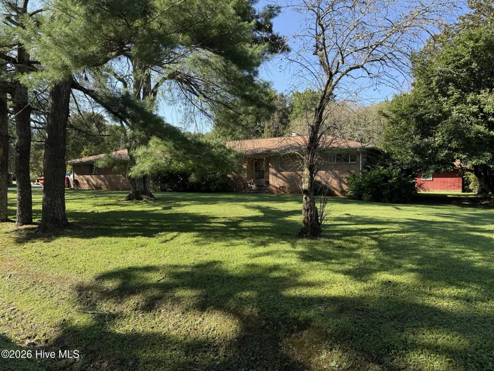 16 Hemlock Way Andrews, NC 28901