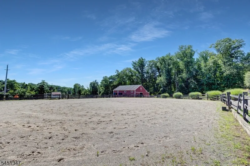 11 Tara Way Franklin, NJ 08867