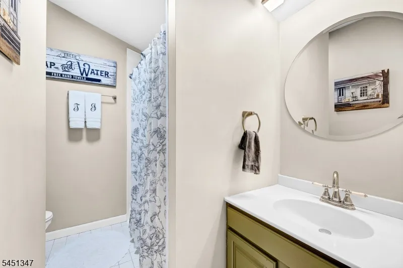 11 Tara Way Franklin, NJ 08867