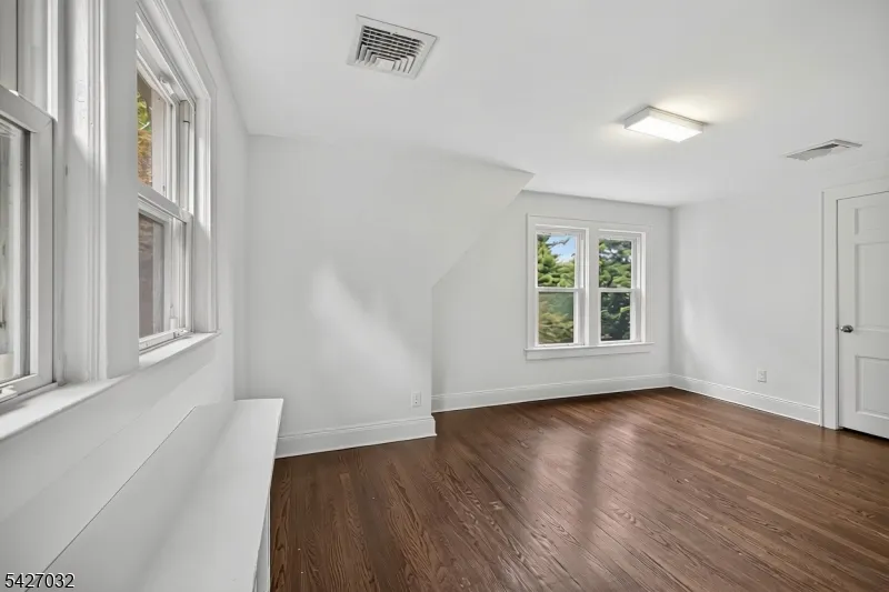 1208 Pompton Ave Cedar Grove, NJ 07009