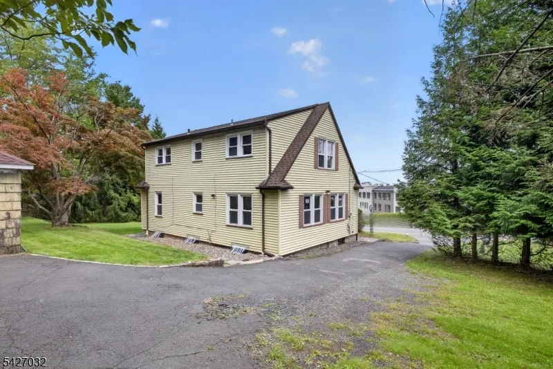 1208 Pompton Ave Cedar Grove, NJ 07009