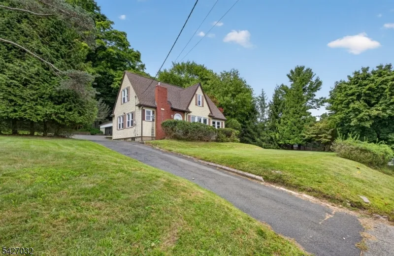 1208 Pompton Ave Cedar Grove, NJ 07009
