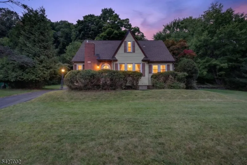 1208 Pompton Ave Cedar Grove, NJ 07009