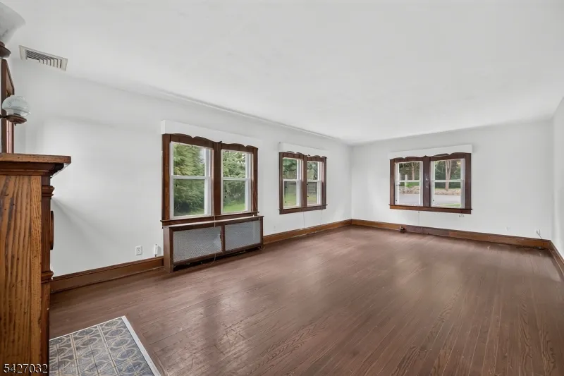 1208 Pompton Ave Cedar Grove, NJ 07009