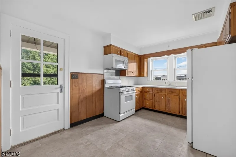 1208 Pompton Ave Cedar Grove, NJ 07009