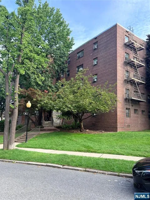 501 Linwood Drive 2F
