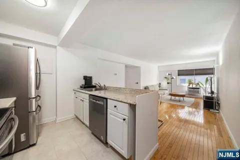 333 Grand Avenue 1N