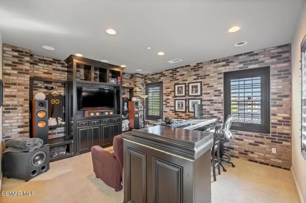 13854 Saddleback Drive Moorpark, CA 93021