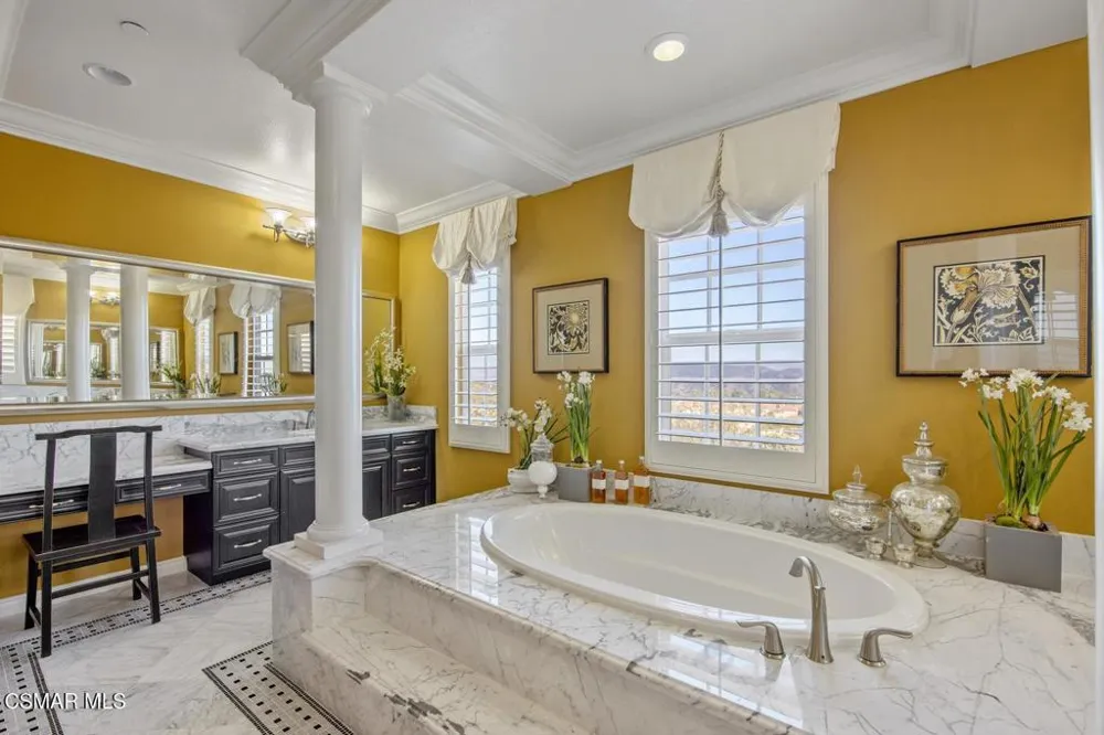 13854 Saddleback Drive Moorpark, CA 93021