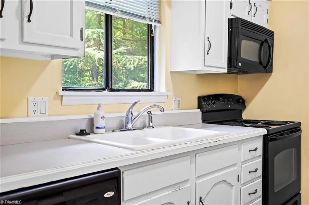 128 Cedar Lake Trail Winston-Salem, NC 27104