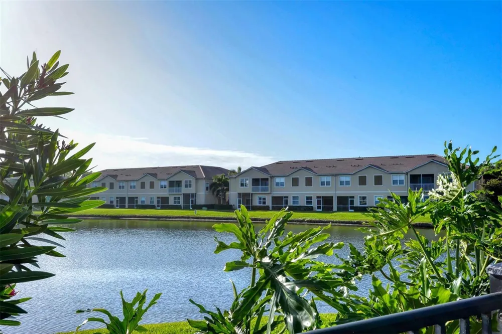 3768 PARKRIDGE CIRCLE #23-104 Sarasota, FL 34243